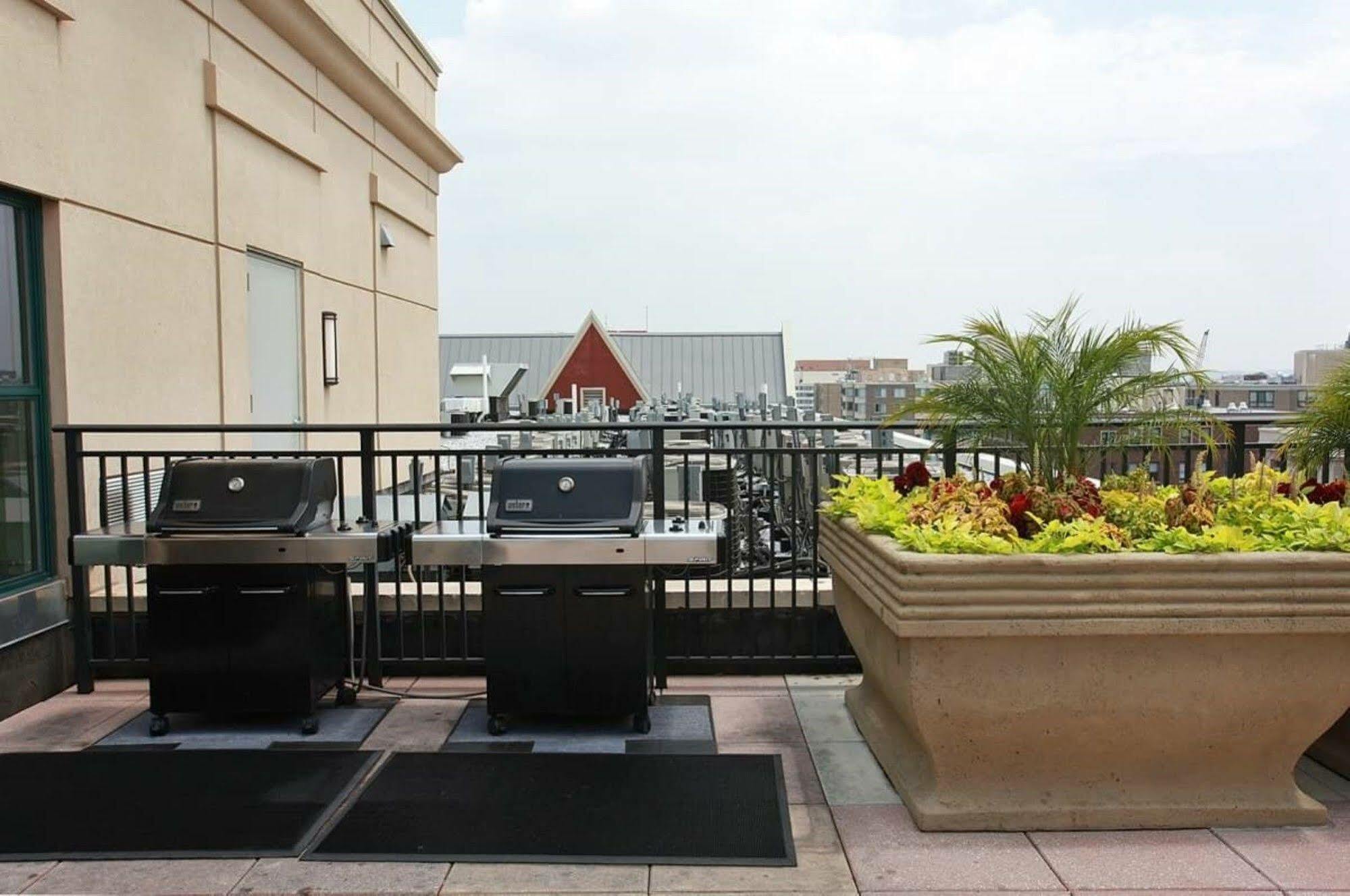 Global Luxury Suites At Thomas Circle Washington Buitenkant foto